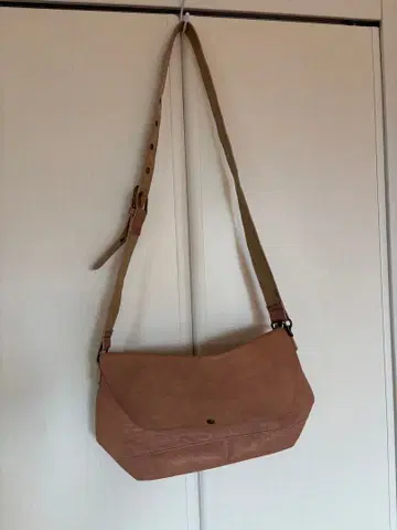 브라운 가죽 숄더백