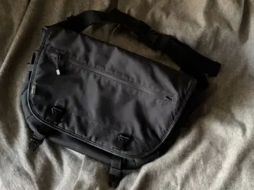 유니클로 메신저 백 코듀라 나일론