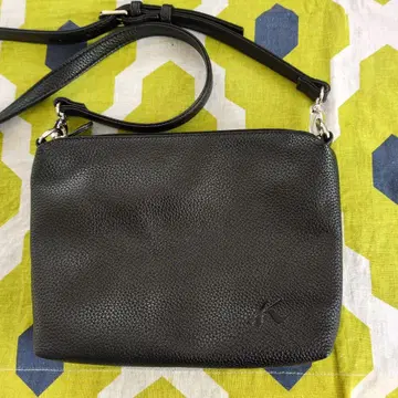 키타무라 블랙 가죽 숄더백 K 로고 포함