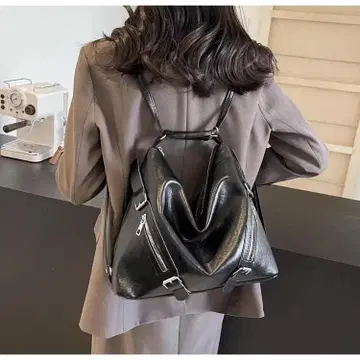 블랙 합성 피혁 숄더백