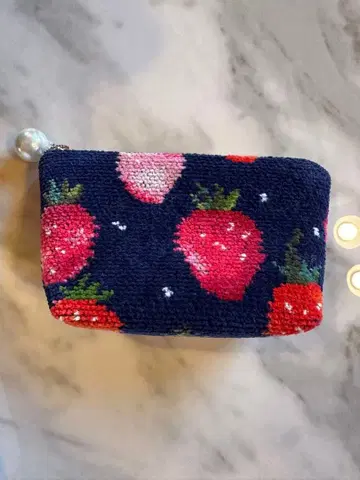 페일러 딸기 무늬 파우치