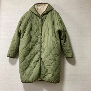 후드 부착 올리브 그린 퀼팅 보아 안감 세미 롱 코트