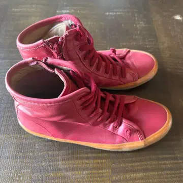 CAMPER 빨간색 가죽 하이컷 스니커즈