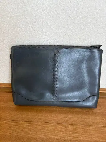 그레이 인조 가죽 클러치백 뜨개질 디자인