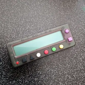 투명한 블랙 버튼이 달린 디바이스 2017년 제조