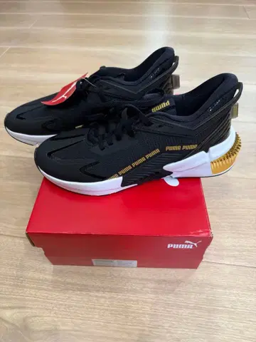 PUMA 블랙 스니커즈 골드 로고