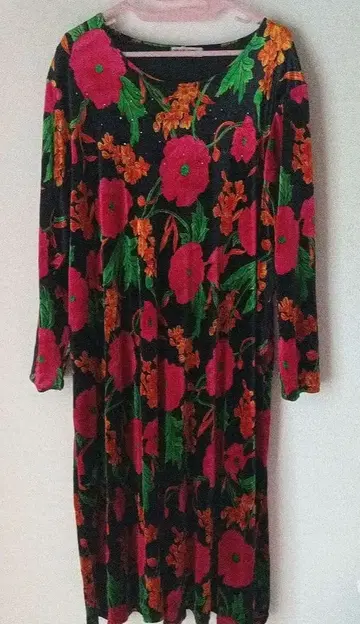 꽃무늬 긴팔 무릎 기장 원피스