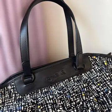 아네스 베 숄더백 블랙과 화이트 패턴