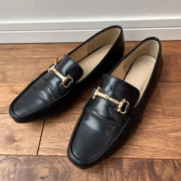 블랙 스퀘어토 펌프스 골드 버클