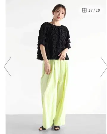 Vin 셔링 오프숄더 상의 블랙