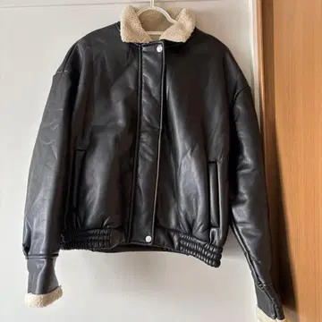 보아 카라 부착 가죽 자켓