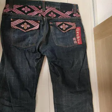 핑크 꽃무늬 자수 다크 데님