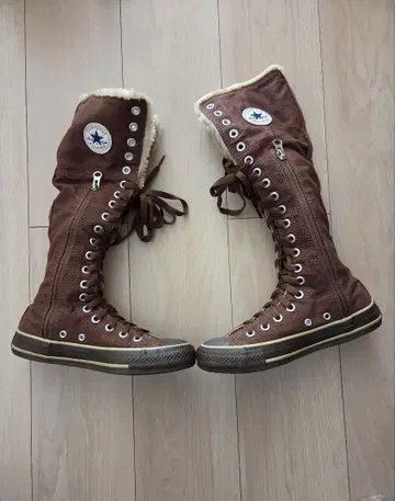 컨버스 브라운 퍼 달린 롱 부츠 23cm