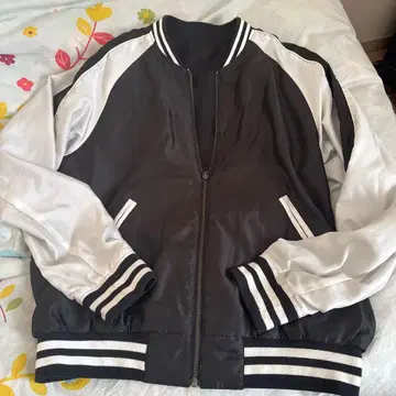 블랙과 화이트의 리버서블 자켓