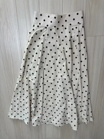 내추럴 꾸뛰르 도트 롱 스커트