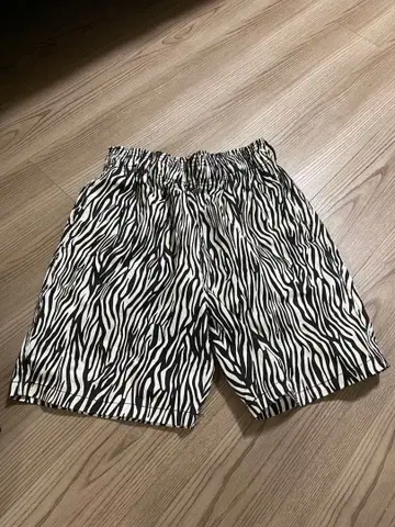 제브라 패턴 S 사이즈 숏팬츠
