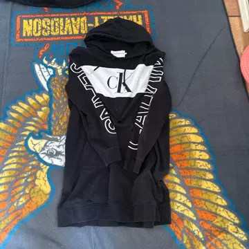 CALVIN KLEIN JEANS 블랙 후드티