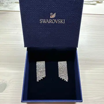 Swarovski 스톤 부착 귀걸이