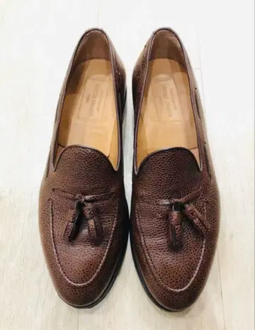 브라운 가죽 태슬 로퍼