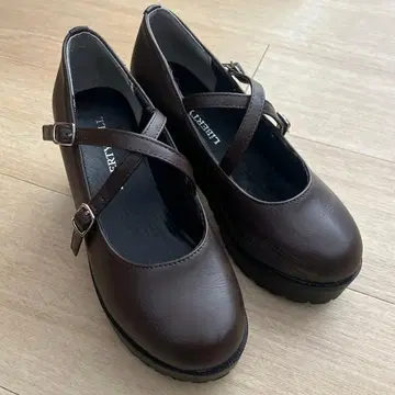 다크 브라운 스트랩 하이힐 SS