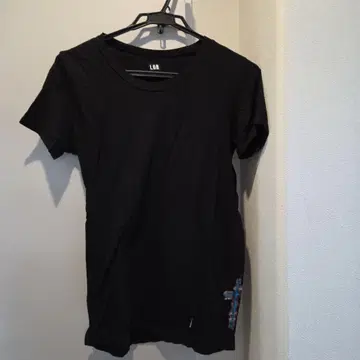 L.G.B. 컬러풀 십자가 프린트 티셔츠