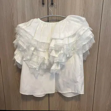 Bibiy. 프릴 장식 화이트 셔츠 F