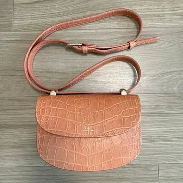 A.P.C 살몬 핑크 하프문 미니 크로코