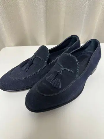 아 테스트니 네이비 스웨이드 태슬 슬립온