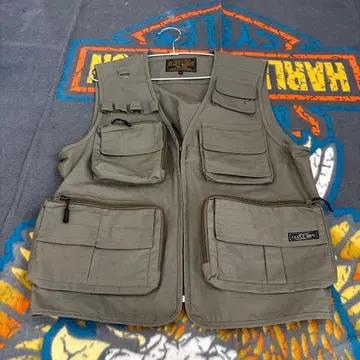 AUTHENTIC WEAR CLUCT WORKS