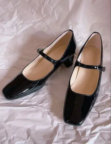 ROSSO 에나멜 펌프스 힐