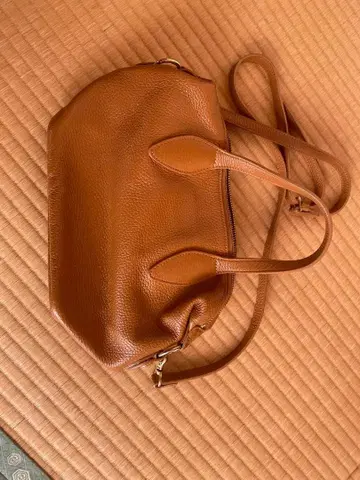 오데뜨 앤 오딜 카멜 베이지 천연 가죽 2WAY 숄더백