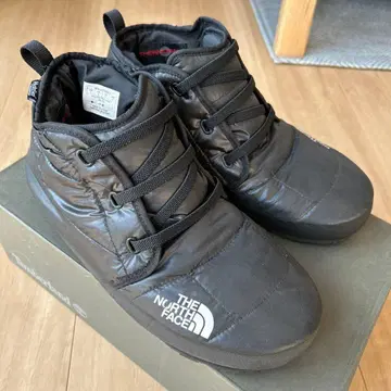 THE NORTH FACE 블랙 하이컷 다운 신발