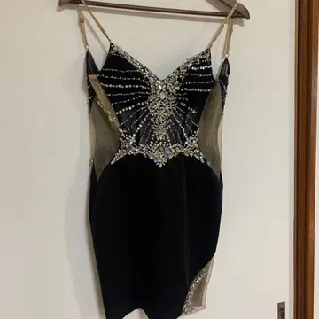 엔젤알 비즈 장식 블랙 타이트 드레스