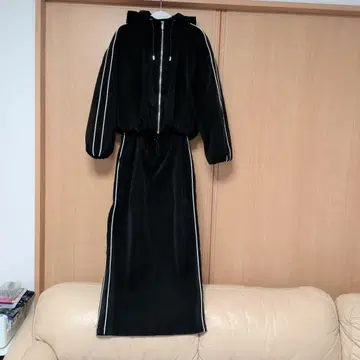 블랙 후드 부착 자켓과 롱 스커트 세트 ZARA