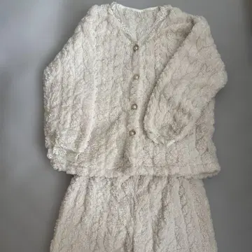 복슬복슬 룸웨어 상하의 세트 크림색 미사용 새상품