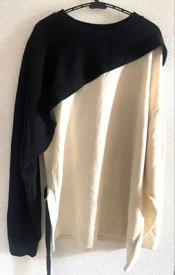 CULLNI 21-AW-042 비대칭 니트 풀오버