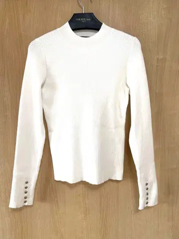 [ 설날 세일 ] 저스길리티 니트 버튼 소매 ( 새상품 ) 사이즈: M