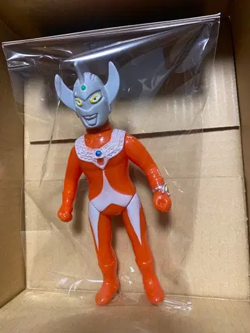 야모마크 울트라맨 타로 소프트 비닐