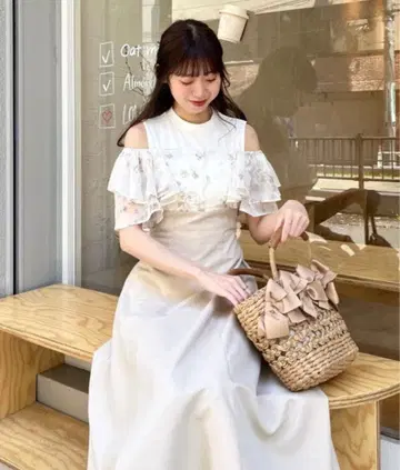 MAJESTIC LEGON 허리 큐트 프릴 플레어 원피스 베이지