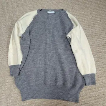 네미카 래글런 바이컬러 V넥 니트