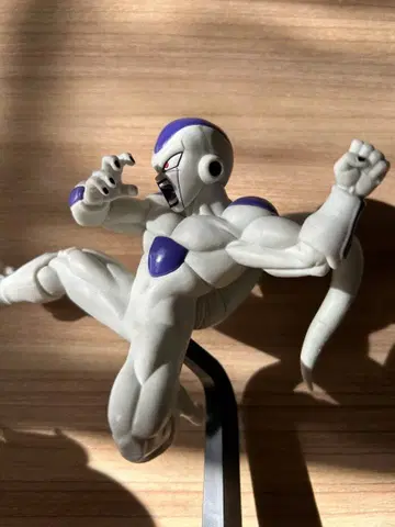 드래곤볼 프리저 피규어