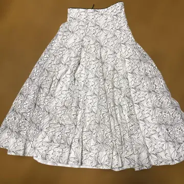 아푸와이저 리셰 레이스 플레어 스커트