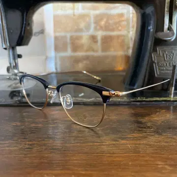 오로비안코 TGM 111 네이비 메탈 프레임 안경