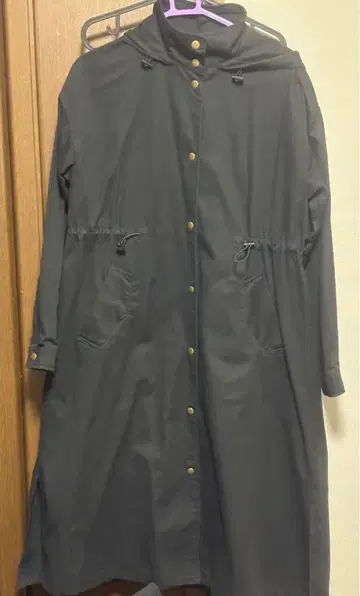 후드 부착 블랙 롱 코트