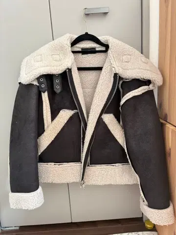 [ 새상품급 ] EMODA 보아 자켓 블랙