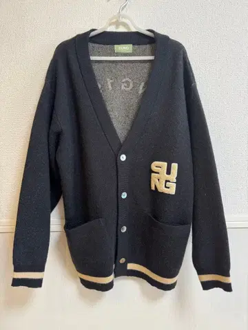 SUNG1975 BACK LOGO JACQUARD CARDIGAN