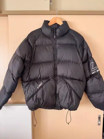 LMC 블랙 다운 자켓