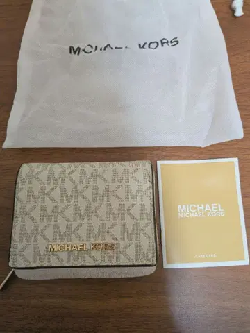 MICHAEL KORS 3단 폴더형 지갑