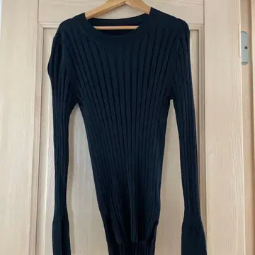 새상품급 두지엠 클래스 블랙 리브 긴팔 니트