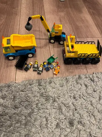 레고(LEGO) 시티 트랙과 철구 크레인 자동차